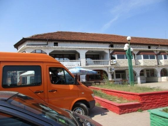 Частен съдебен изпълнител сложи на тезгяха заведение и сладкарски цех