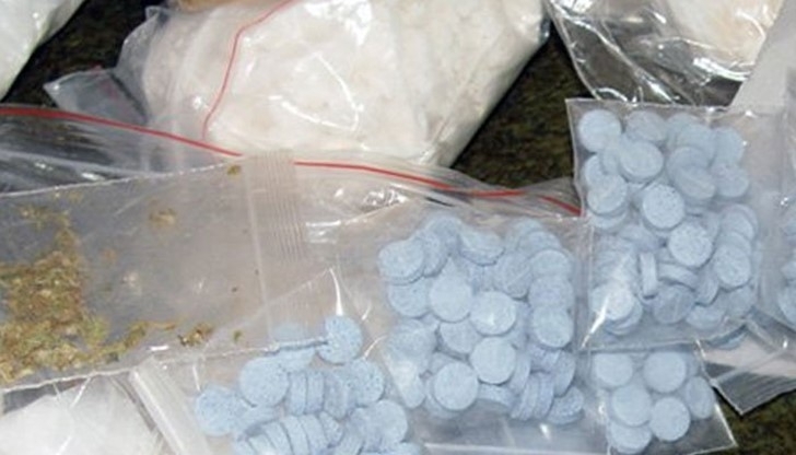 Полицаи са задържали двама мъже от Враца за притежание на