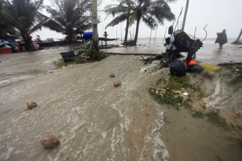 Тропическата буря Пабук бушува в Тайланд Стихията навлезе в южните