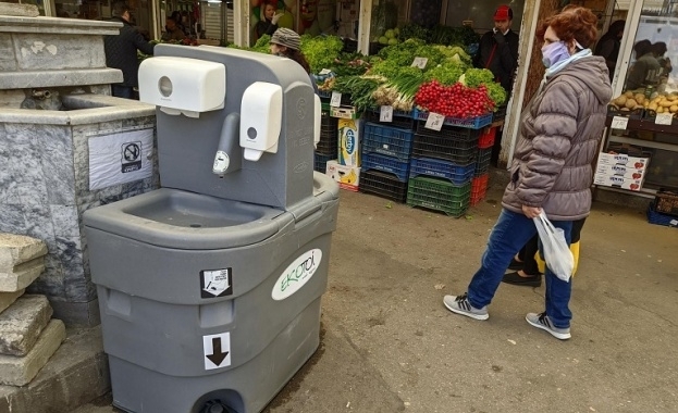 Мобилни чешми за миене и дезинфекция на ръцете се поставят