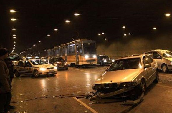 19 годишно момче е загинало тази сутрин при катастрофа в тунела