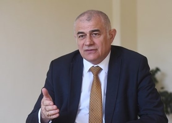 Помощите за отопление ще се вдигнат общо със 100 лв