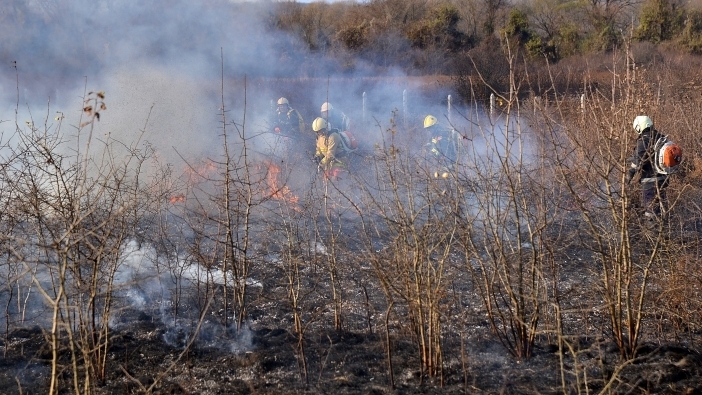 Пореден натоварен ден са имали службите за пожарна безопасност и