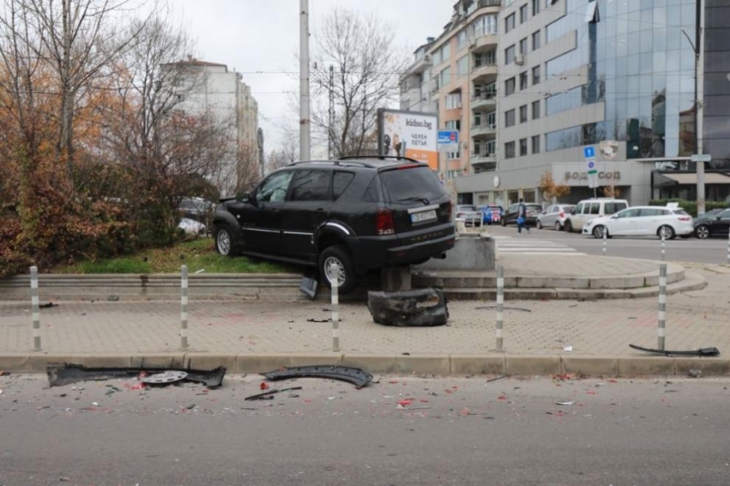 Катрастрофа между два леки автомобила е станала на кръстовището на