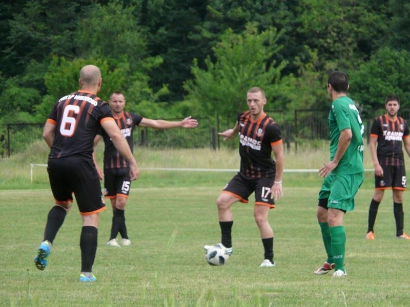 Шампионът Вихър Николово измъкна трудна домакинска победа с 2 1 над
