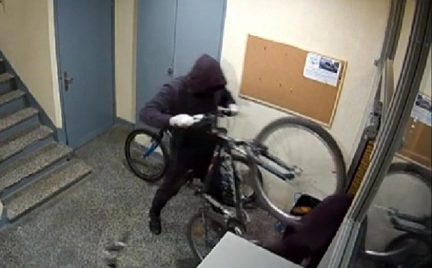 Сериен крадец на велосипеди е спипан в Лом, съобщават от