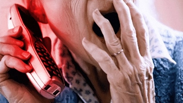 80 годишна жена от Шумен е измамена от непознат по телефона