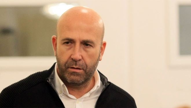 Вместо улиците да диктува на слабите и гузни политици се