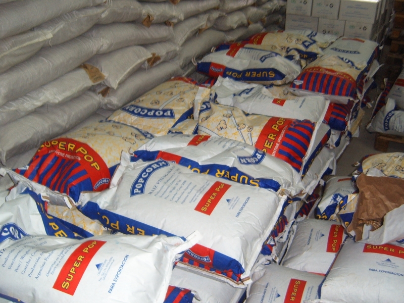 Полицията е заловила двама непълнолетни задигнали фуража на мъж във