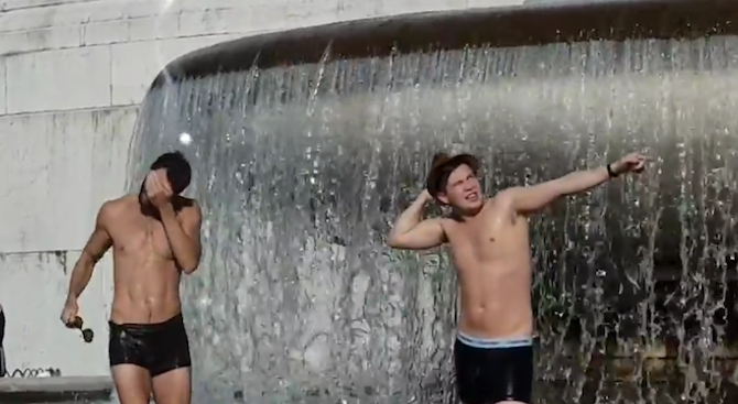 Група туристи хвърлиха в потрес жителите на Рим В мрежата