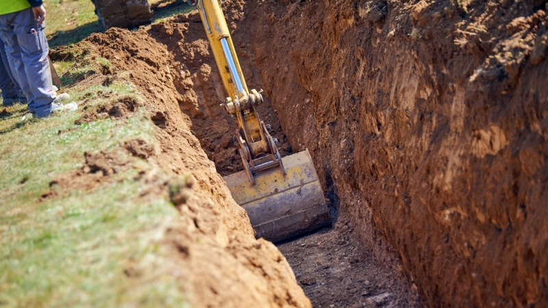 Четирима работници са били затрупани при изкопни дейности за изграждане