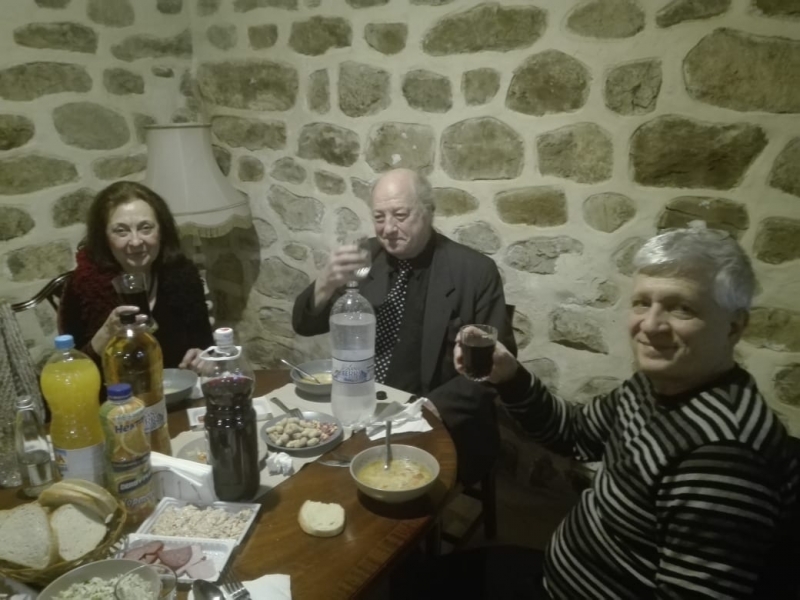 Членовете на врачанската кореняшка среща се почерпиха за здравето на