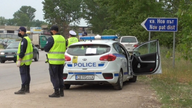 Избиратели гласуват по няколко пъти с фалшиви лични карти в