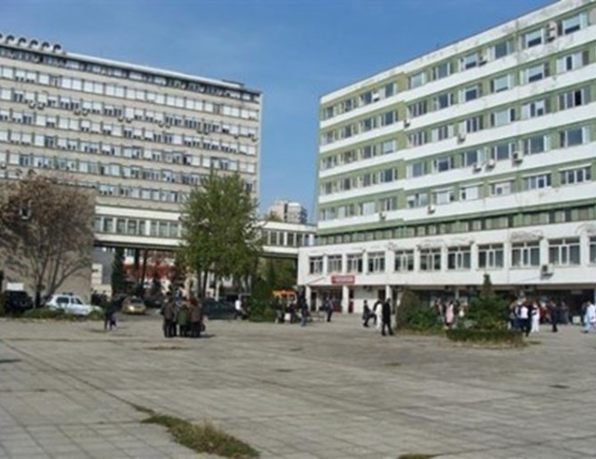 Дете на пет години е полетяло от тераса на пети