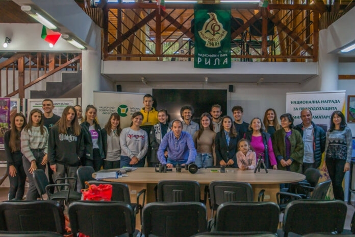 Изабел Спасова и Яна Христова от ПГПЧЕ Петър Богдан Монтана заедно