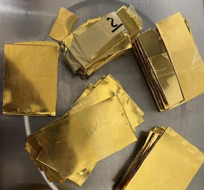 Митничари хванаха мъж  облепен с 807 14 грама златни изделия около кръста си и недекларирани 245