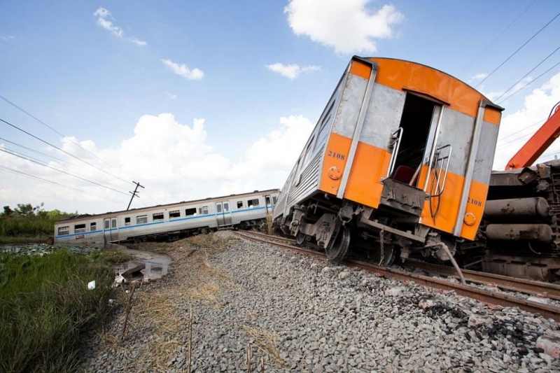 В южната част на тунизийската столица се сблъскаха два пътнически влака
