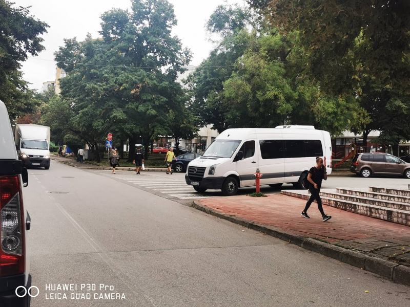 Шофьор заряза бус на пешеходна пътека във Враца и ядоса
