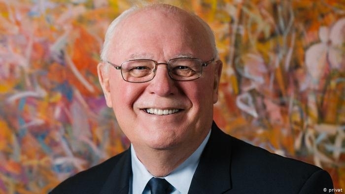 Бившият aмeрикaнcки пocлaник в Бългaрия Джeймc Пaрдю 2002