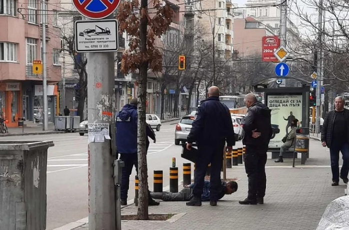 Полицаи извършиха зрелищен арест в центъра на София съобщи БЛИЦ