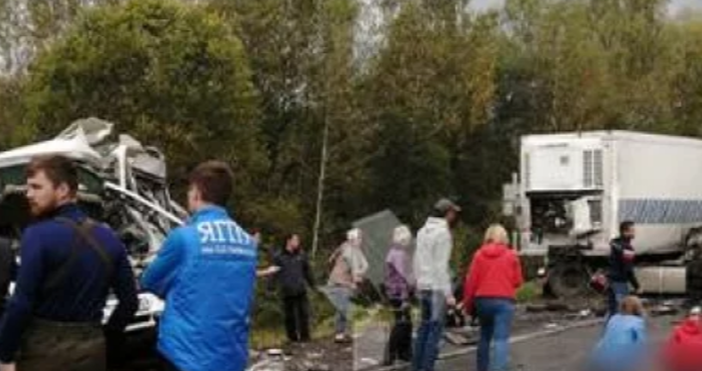 Най малко 9 души загинаха а други 21 бяха ранени при