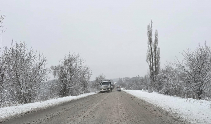 Усложнена е зимната обстановка в област Враца в първия работен
