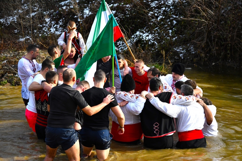 По повод Йордановден Богоявление Църковното настоятелство при храм Св Георги