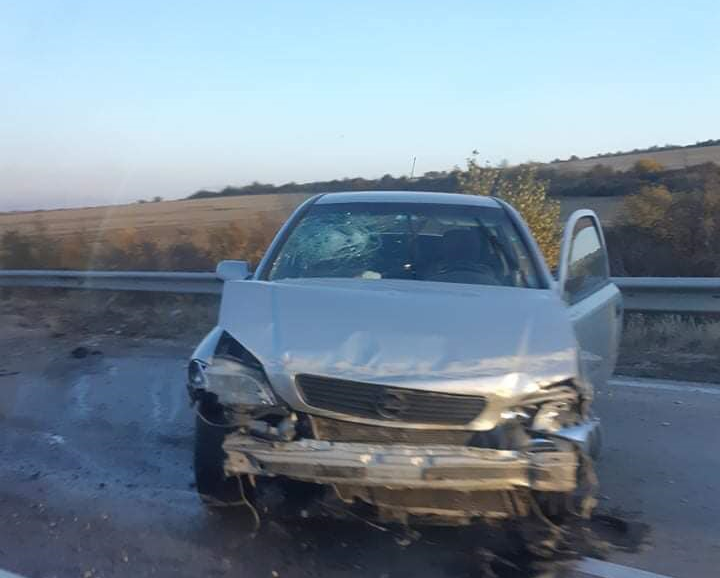 Автобус и кола се удариха на Е 79 край Видин научи