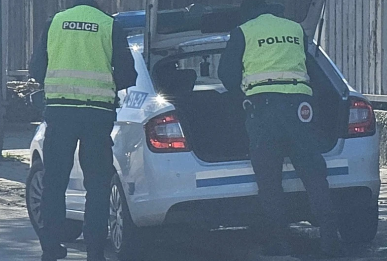 Ченгета от Монтана гониха врачанин с Мерцедес съобщиха от МВР Случката