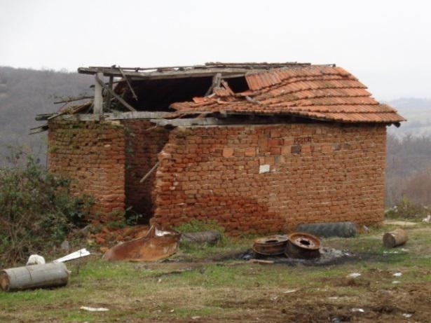 Частен съдебен изпълнител сложи на тезгяха няколко разрушени сгради от