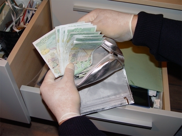 Ченгета от Монтанско разследват две кражби на пари в Септемврийци и Лом