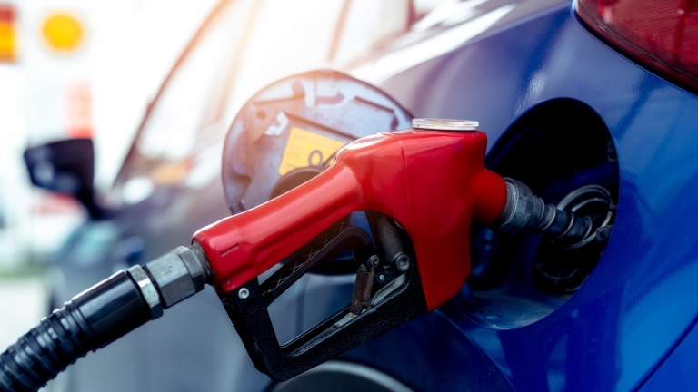 Плахо поевтиняване в цените на основните горива прогнозираха експерти Моментната