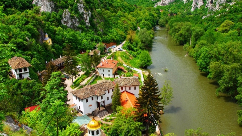 В понеделник 15 август от 9 00 часа Черепишкият манастир ще