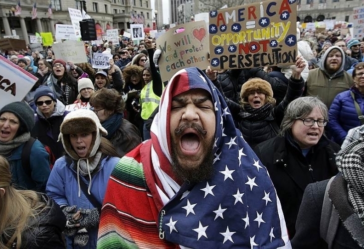 Общият брой на легалните и нелегалните имигранти в САЩ е