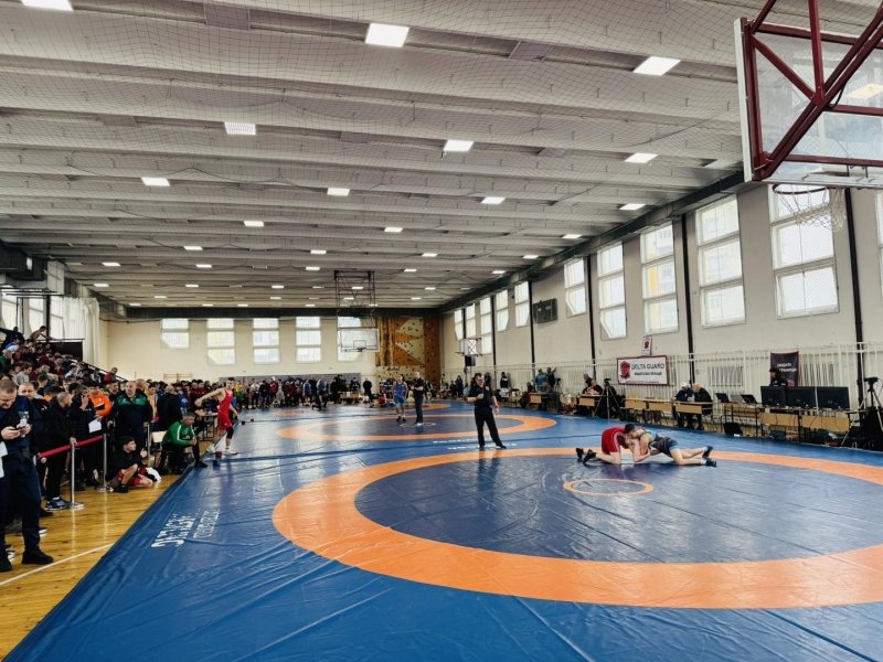 Само в BulNews! Тежък инцидент на републиканското по борба във Враца, линейка лети към „Пирогов“