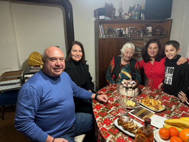 Кметът на Вършец инж Иван Лазаров поздрави съгражданка по случай