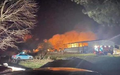 Пожар съсипа автомобили и техника на земеделец от Монтанско, съобщиха