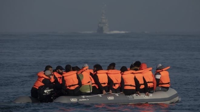 Гръцката бреговата охрана откри и спаси 61 мигранти без документи