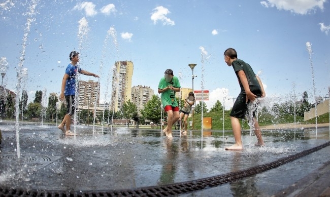 Всряда над по голямата част от страната е слънчево но в