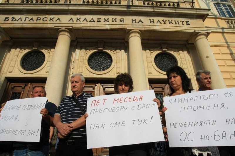 Служители на Националния институт по метеорология и хидрология НИМХ излязоха