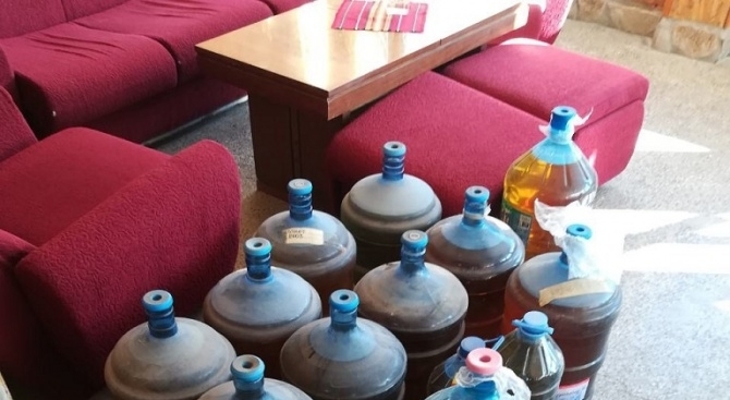 480 литра нелегален етилов алкохол бутилиран в пластмасови туби са