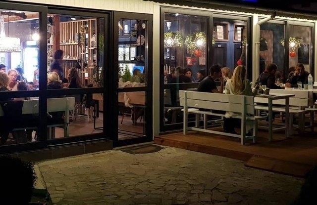 Общинската администрация подгони собствениците на кафенета ресторанти и сладкарници за