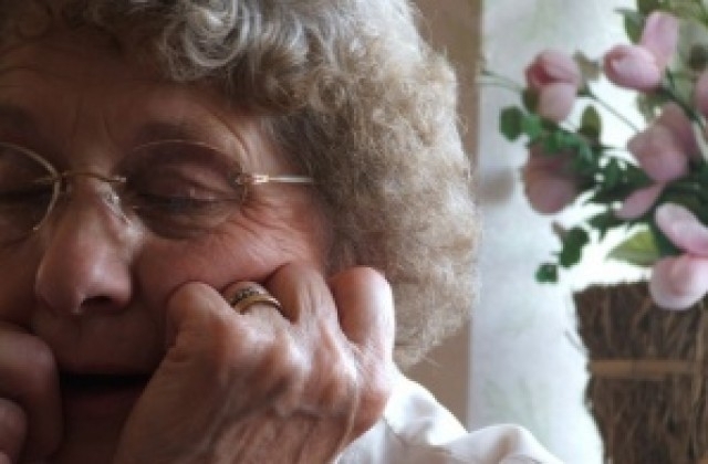 Възрастна жена е била нападаната и ограбена от деца във