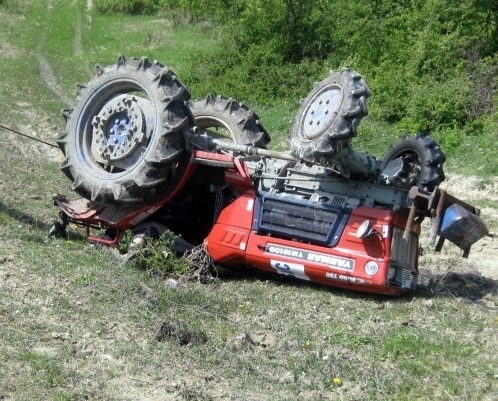 Тракторист е пострадал при жестока катастрофа в Монтанско вчера съобщиха