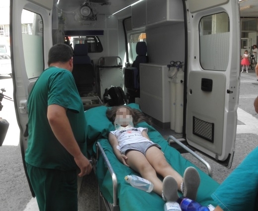 Дете е пострадало след като е паднало от строеж на