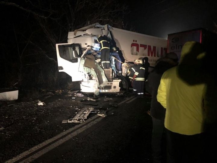 Тежка катастрофа е станала с два ТИР а на международен път