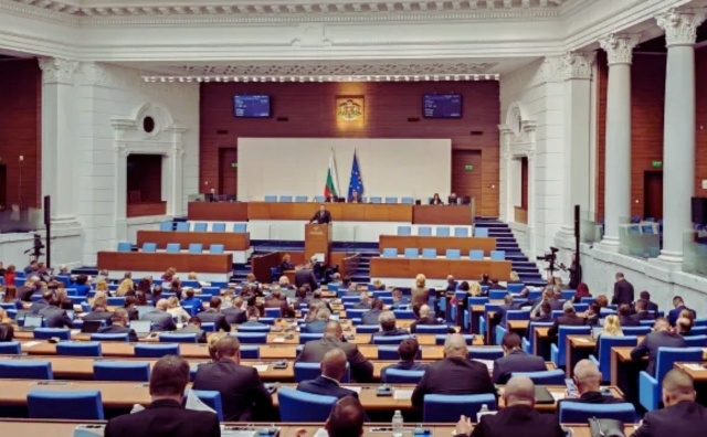 Престрелки между АПС и ГЕРБ-СДС, споровете около бюджета продължават