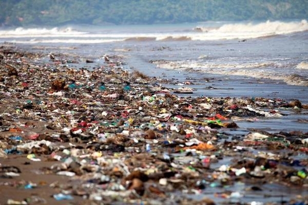 Евродепутатите подкрепиха забраната на пластмасови изделия предназначени за еднократна употреба