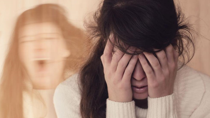 Задържаха 2-ма мъже: Единият влачил и удрял приятелката си, другият заплашвал бившата си да я залее с киселина