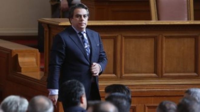 Асен Василев представи проекта на Бюджет 2024, Борисов се закани със сериозен отпор